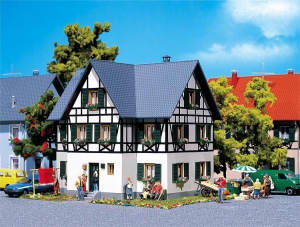 H0 Gebäude BS Zweifamilienhaus mit Fachwerk, Ep.III, 140x 106x 126mm, etc...........................................................................