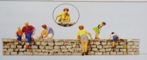 H0 Figur Auf der Mauer