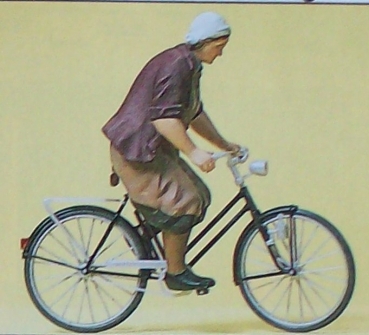 G Figur Bäuerin auf Fahrrad etc....................................................................................................................................................................................................