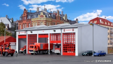 H0 Gebäude BS Fahrzeughalle Berufsfeuerwehr  ohne Fahrzeuge, L= 34,5x 20x 11,5cm, etc....................................................................