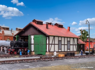 H0 Bahngebäude BS Lokschuppen zweiständig, manuell beweglich Tore, L=26x 15x 12cm, etc....................................................