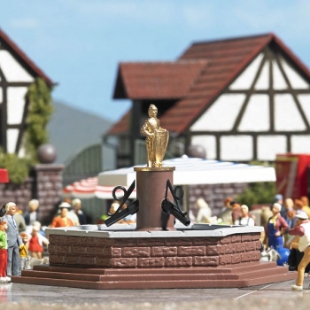 H0 Geländegestaltung Marktbrunnen, Ritterfigur, Steinbrunnen, 78x 78x 46mm, etc......................................................................