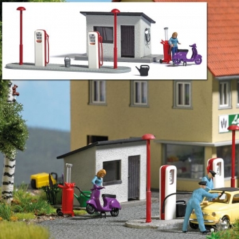 H0 Geländegestaltung  Tankstelle mit Motorroller, Tankhäuschen, Zapfsäule, Motorroller, Gießkanne, etc........................................................................