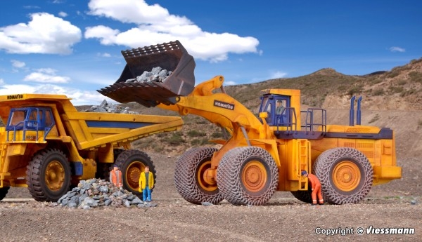 H0 Nutzfahrzeuge LKW BS Baufahrzeug KOMATSU Radlader WA 800, L=15,4x 5,3x 6- 11cm, etc.......................................