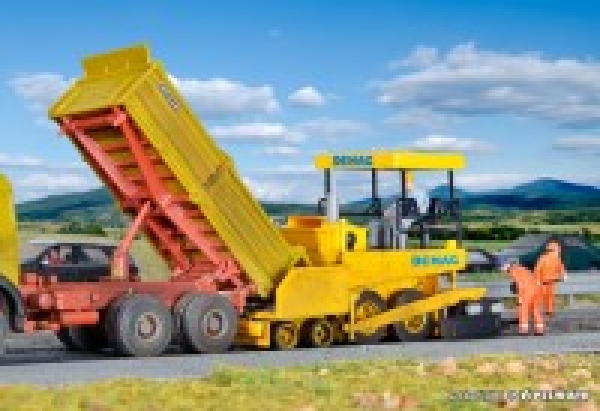 H0 Nutzfahrzeuge BS LKW Deckenfertiger DEMAG, L=7,2x 3x 4,2cm, etc.........................................................................