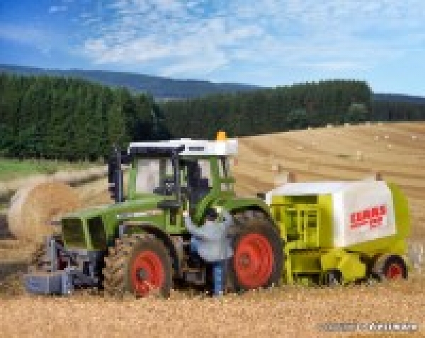 H0 Nutzfahrzeuge BS Traktor Claas Set Fendt mit Anbaugerät, L=10,5x 8,2x 4cm, etc.........................................