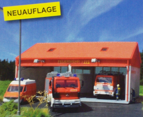 H0 Gebäude BS Kleine Feuerwehrgarage, L= 17x 12x 8,7cm, etc......................................................