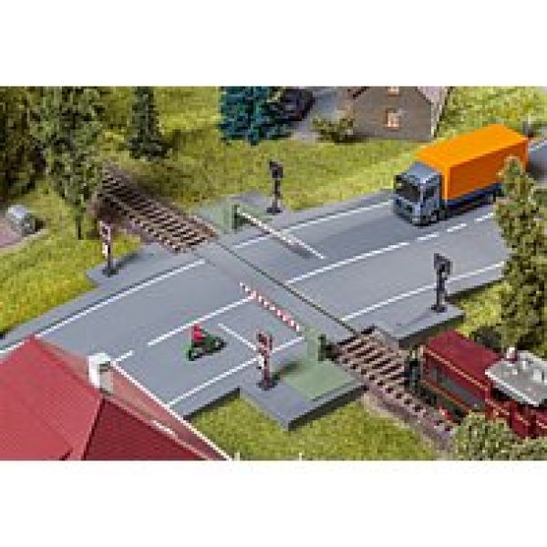 H0 Bahnausstattung BS Bahnschranke mit Antriebsteilen, Ep.V, 295x 210x 43mm, 371x 210x 43mm, etc..............................................