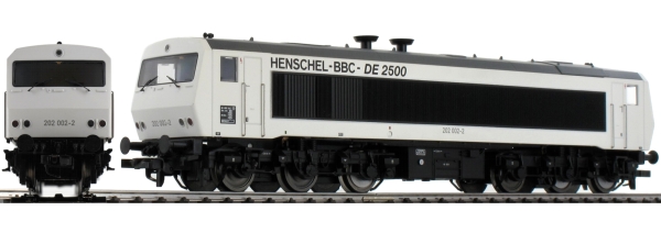 H0 PRI Diesellokomotive DE2500 202 2,6, weiß, Schwungmassen, Haftreifen, Kurzkupplung, LED- Beleuchtung weiß/ rot, R= 360mm, L= 207mm, etc.................................................................